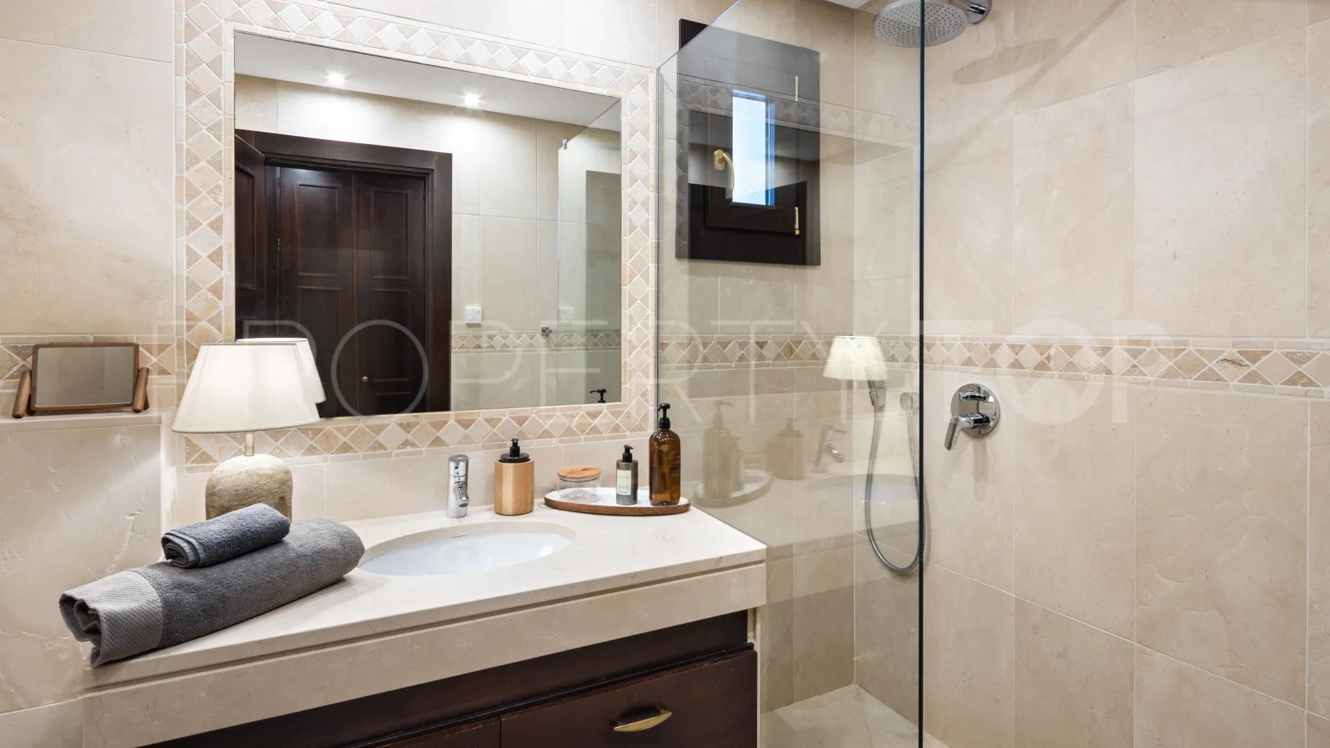 Buy 7 bedrooms villa in Lomas de La Quinta