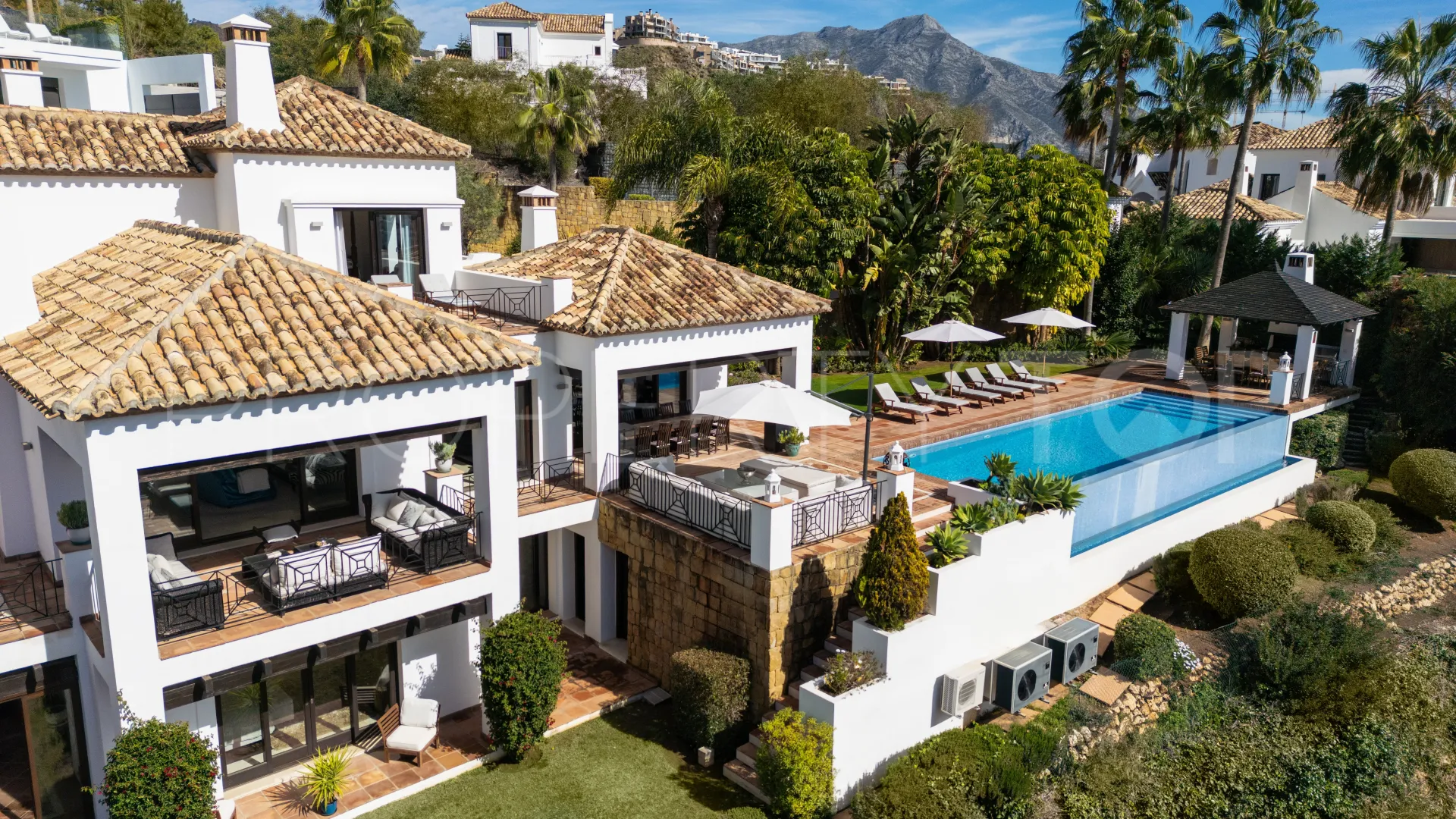 Buy 7 bedrooms villa in Lomas de La Quinta