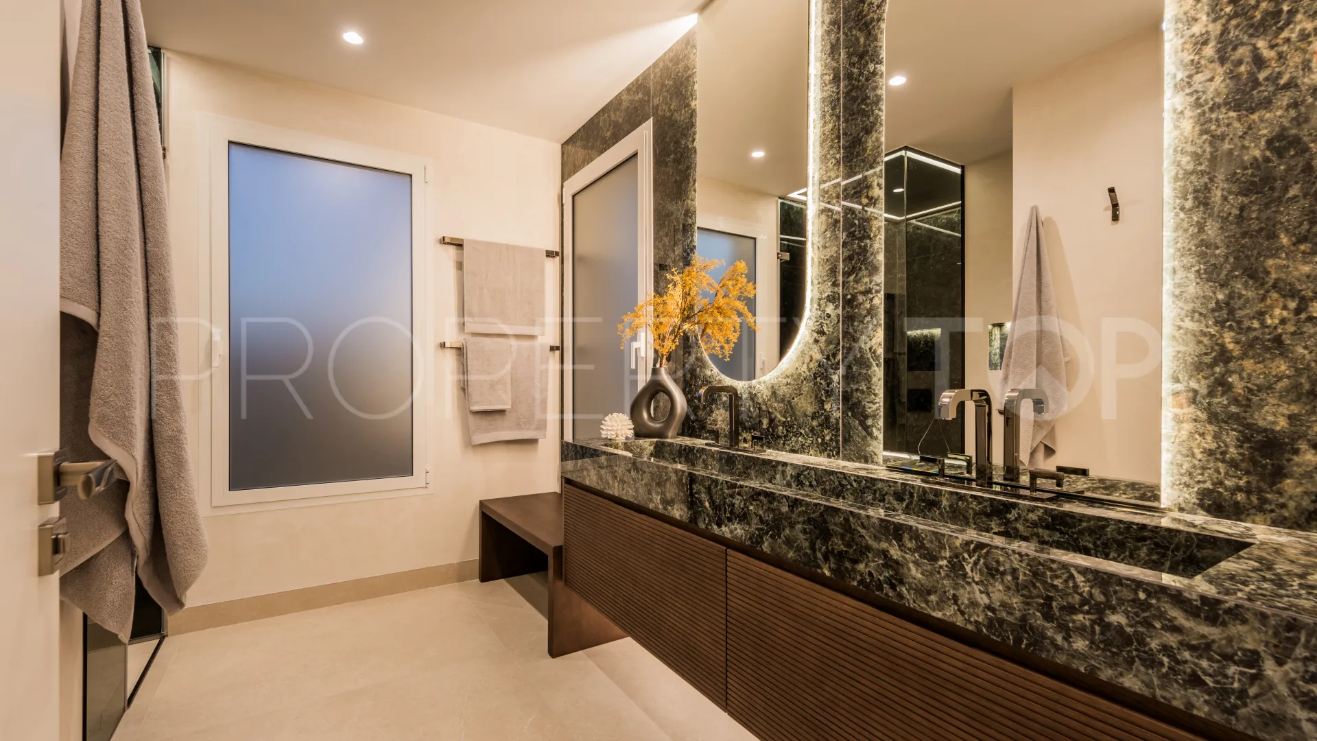 Apartamento en venta en New Golden Mile de 3 dormitorios