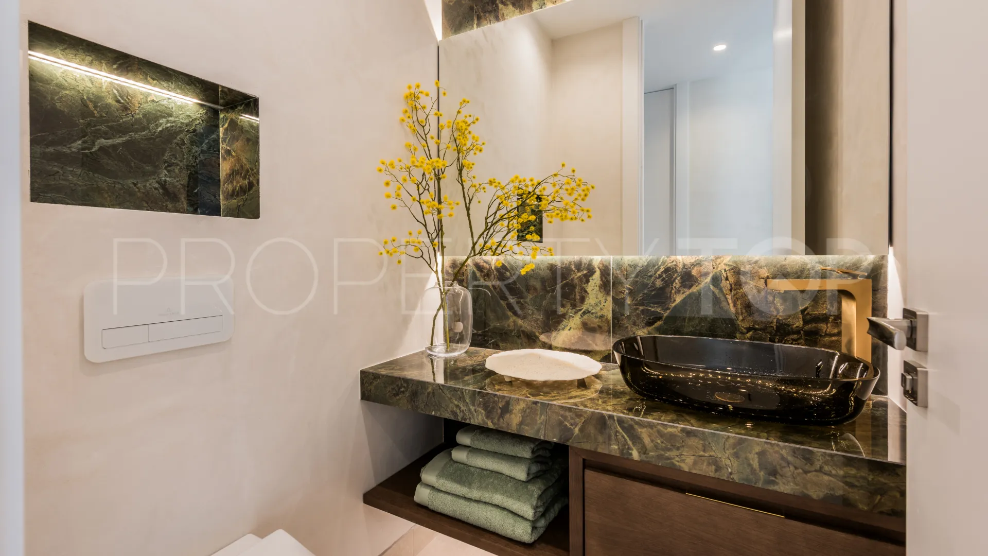 Apartamento en venta en New Golden Mile de 3 dormitorios