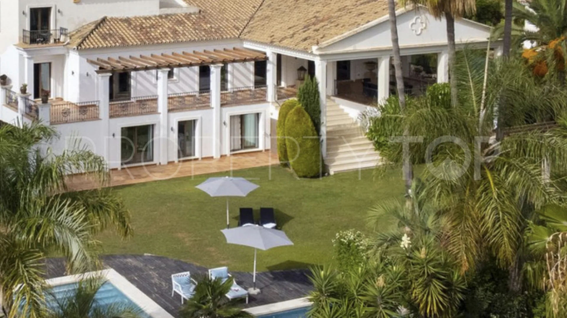 Comprar villa con 6 dormitorios en Las Brisas