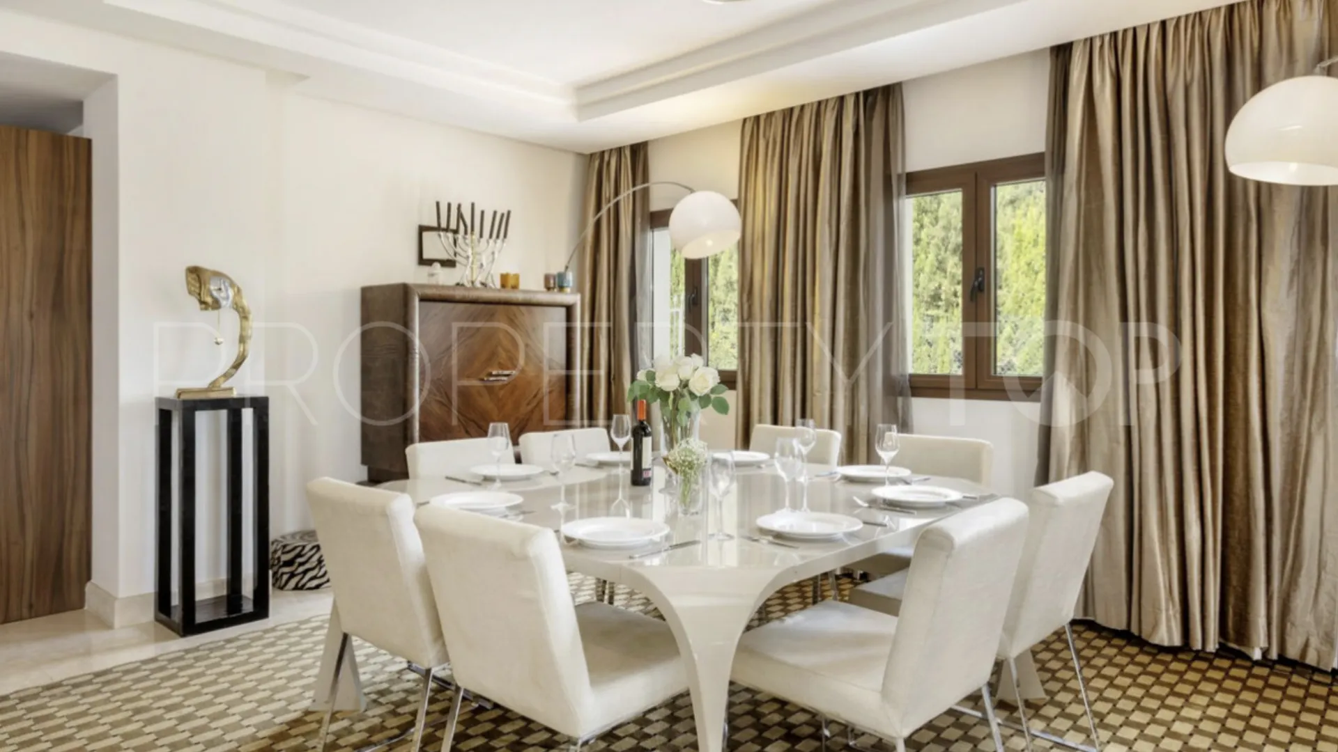 Comprar villa con 6 dormitorios en Las Brisas