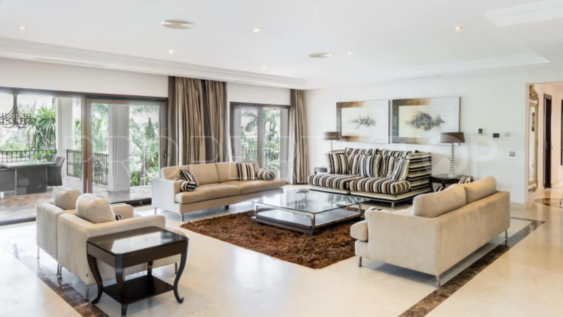 Comprar villa con 6 dormitorios en Las Brisas