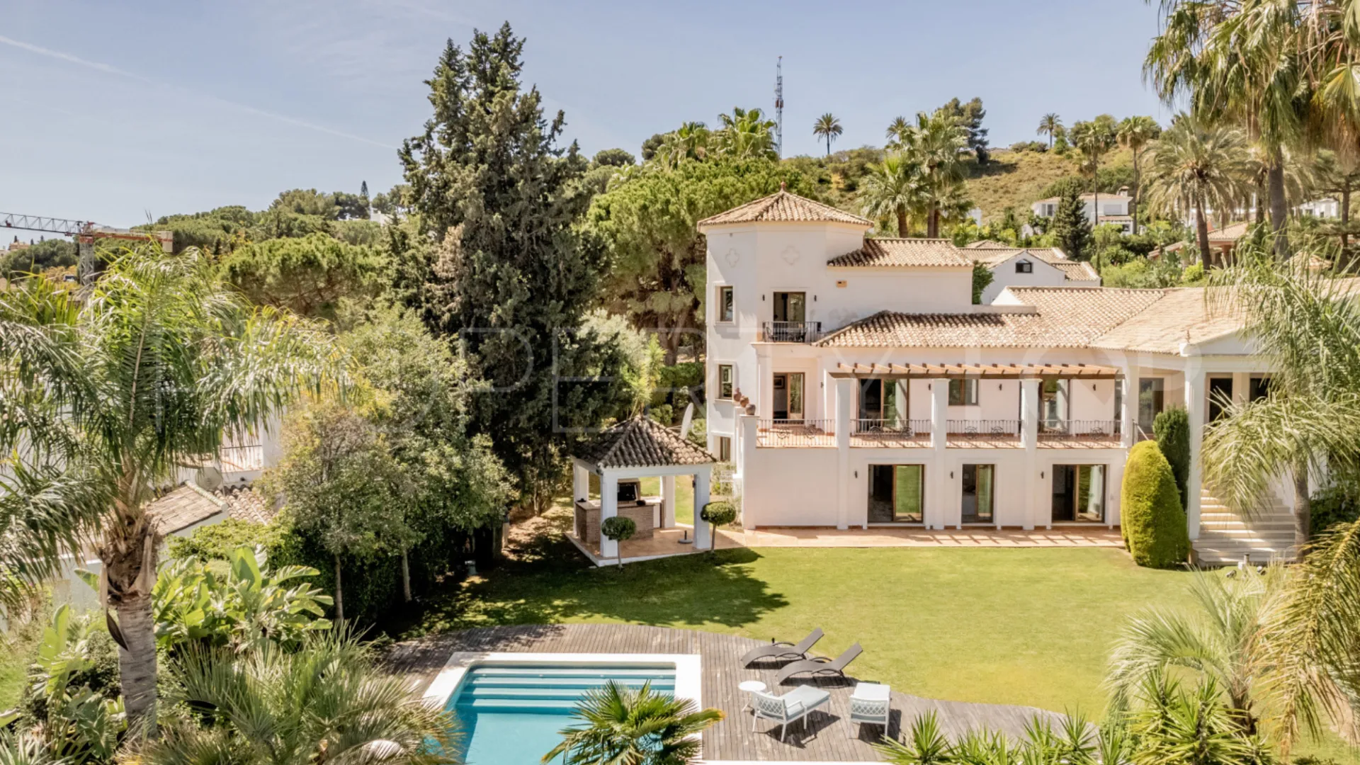 Comprar villa con 6 dormitorios en Las Brisas
