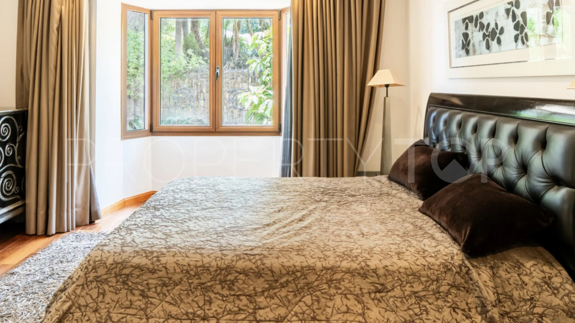 Comprar villa con 6 dormitorios en Las Brisas