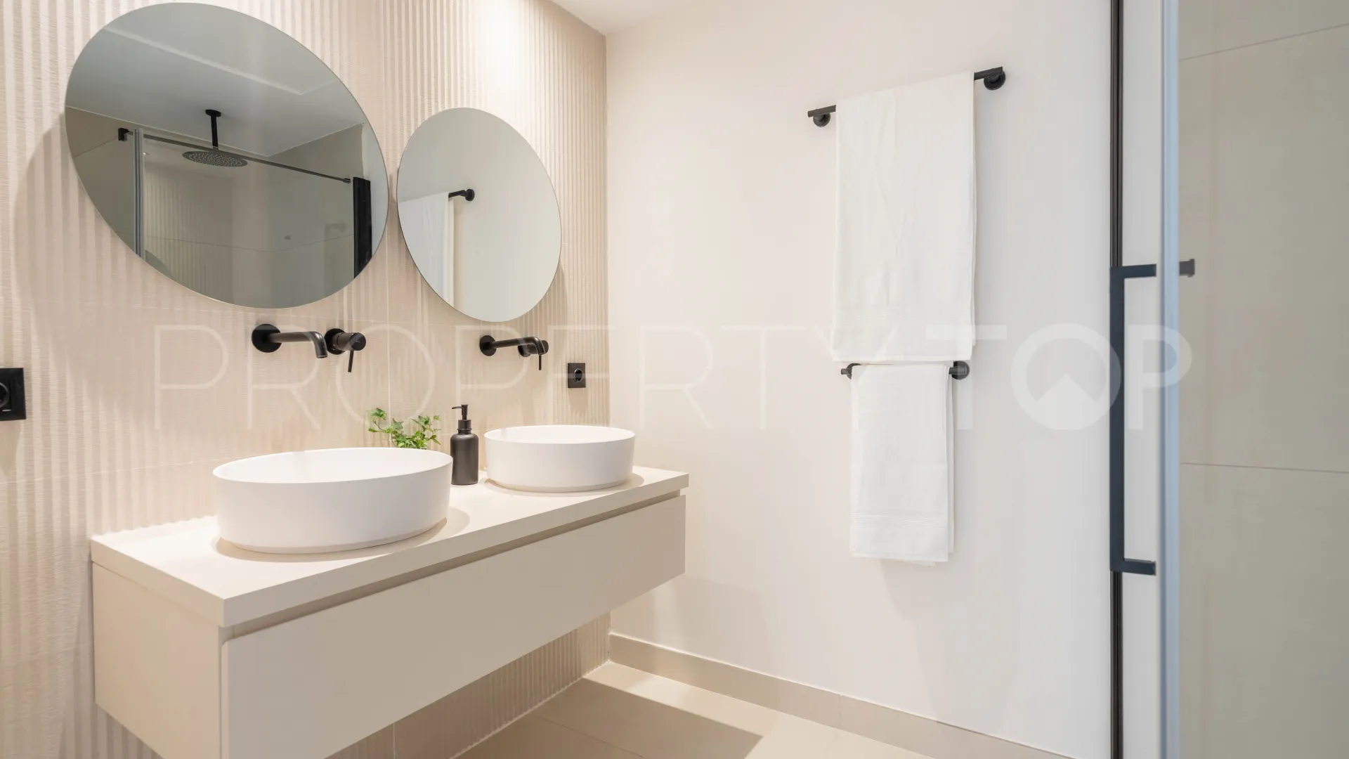 Apartamento en venta con 3 dormitorios en Altos de La Quinta