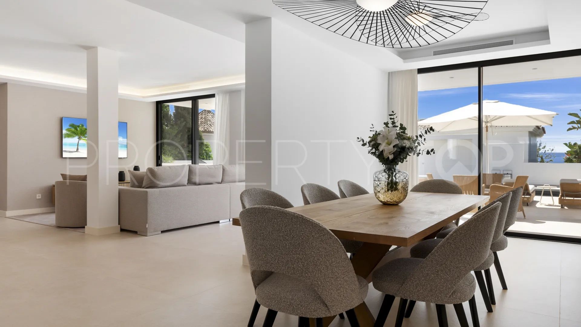 For sale villa with 5 bedrooms in Las Chapas
