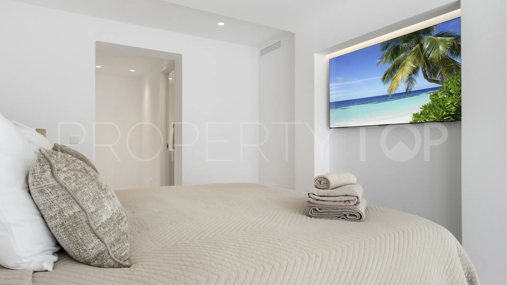 For sale villa with 5 bedrooms in Las Chapas