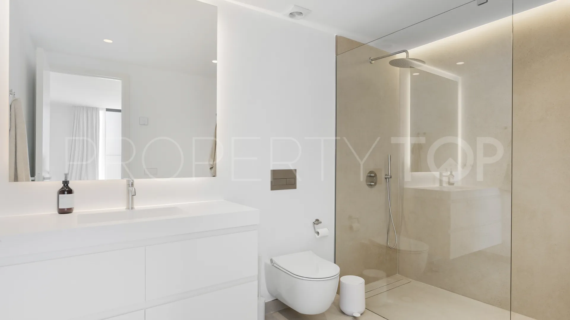 For sale villa with 5 bedrooms in Las Chapas