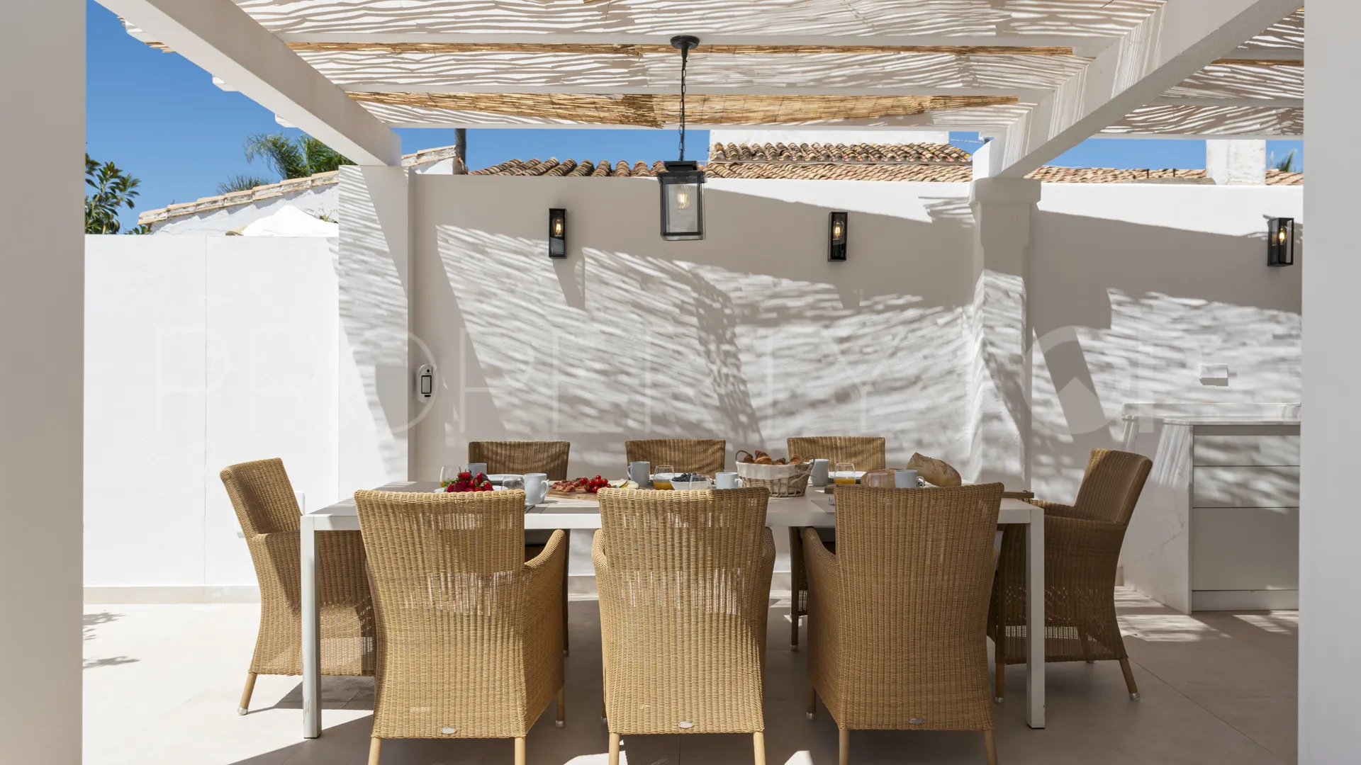 For sale villa with 5 bedrooms in Las Chapas