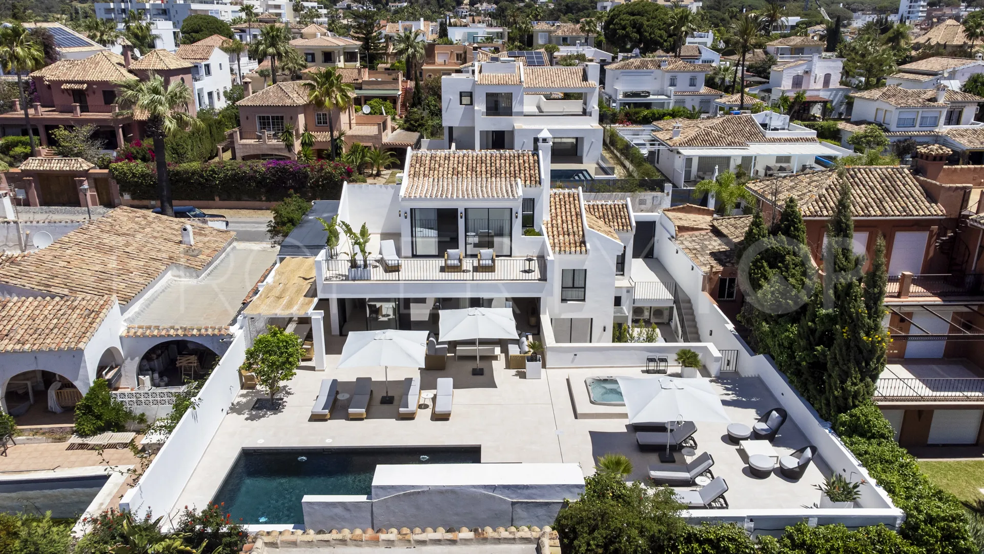 For sale villa with 5 bedrooms in Las Chapas