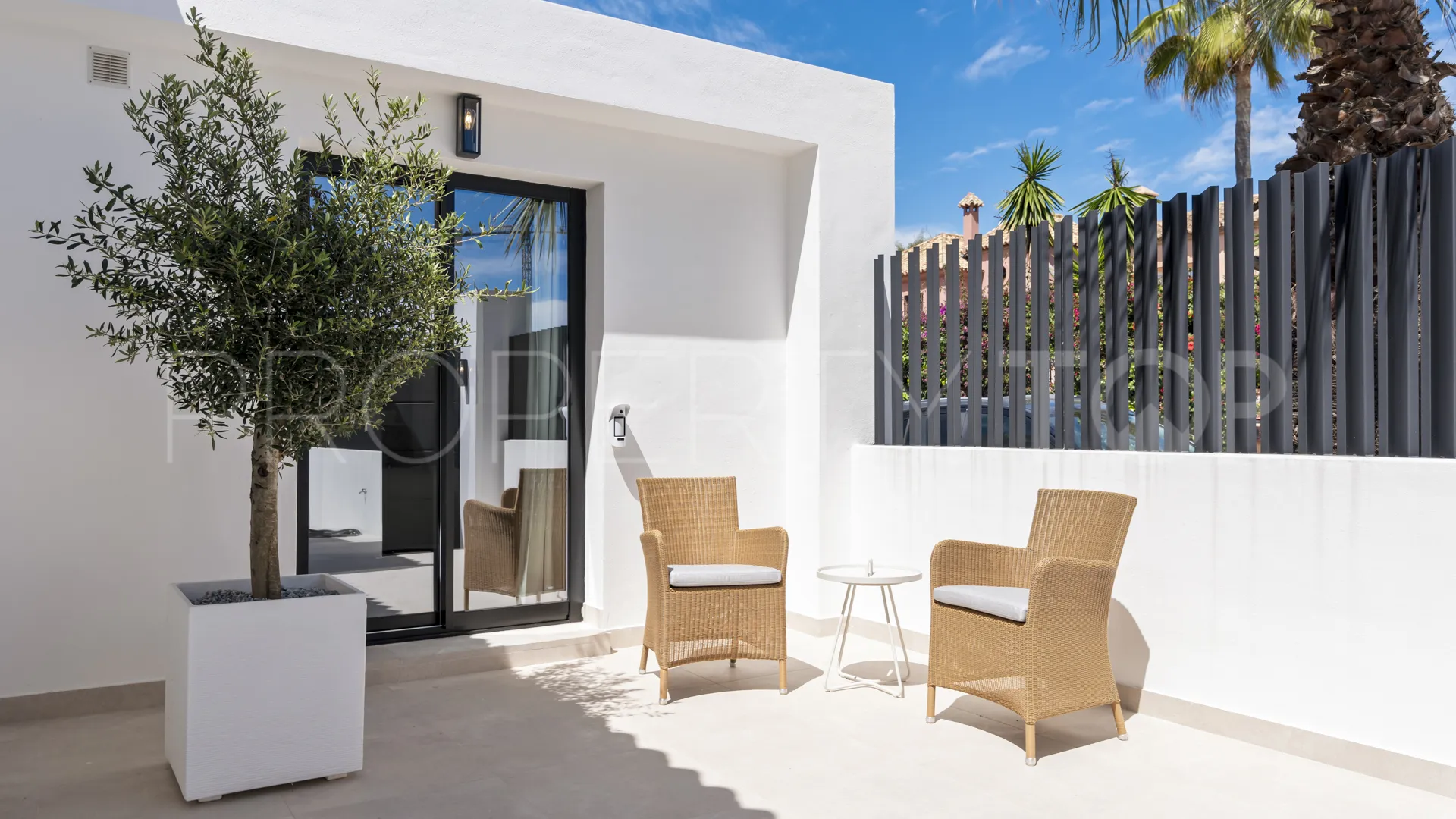 For sale villa with 5 bedrooms in Las Chapas