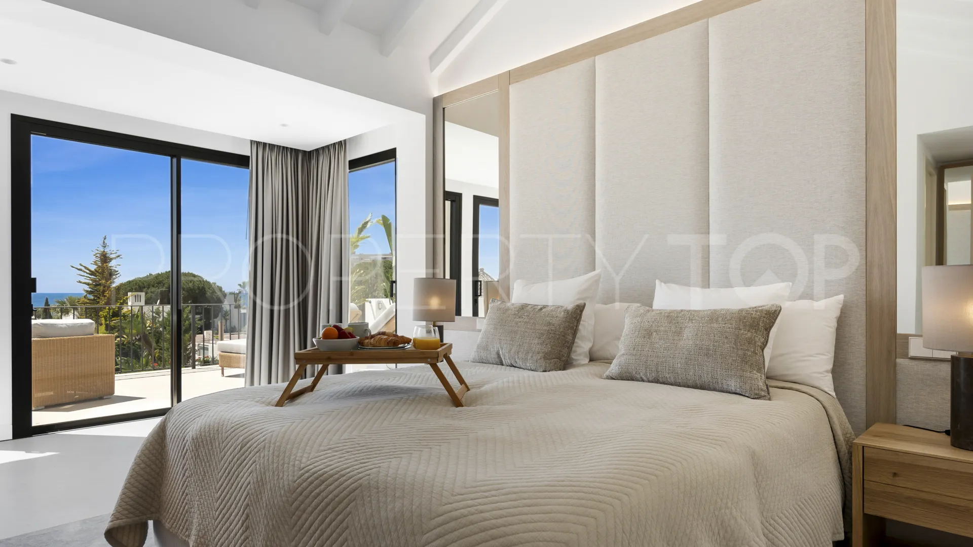 For sale villa with 5 bedrooms in Las Chapas