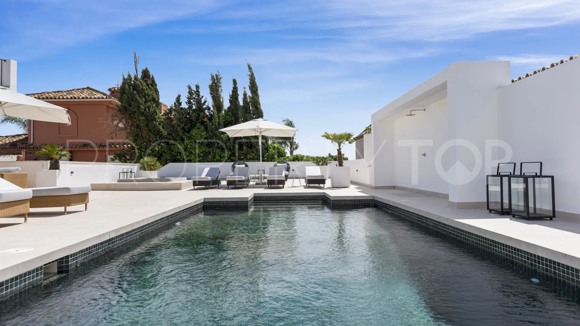 For sale villa with 5 bedrooms in Las Chapas