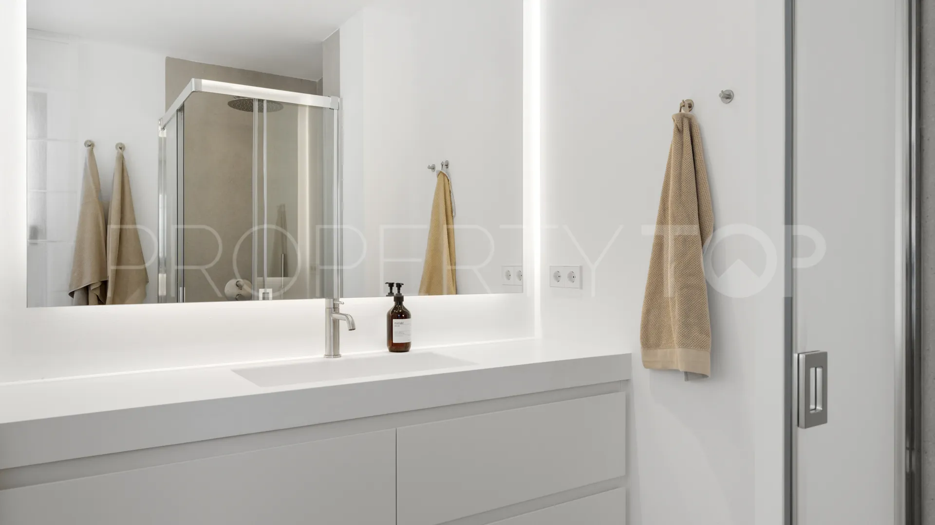 For sale villa with 5 bedrooms in Las Chapas