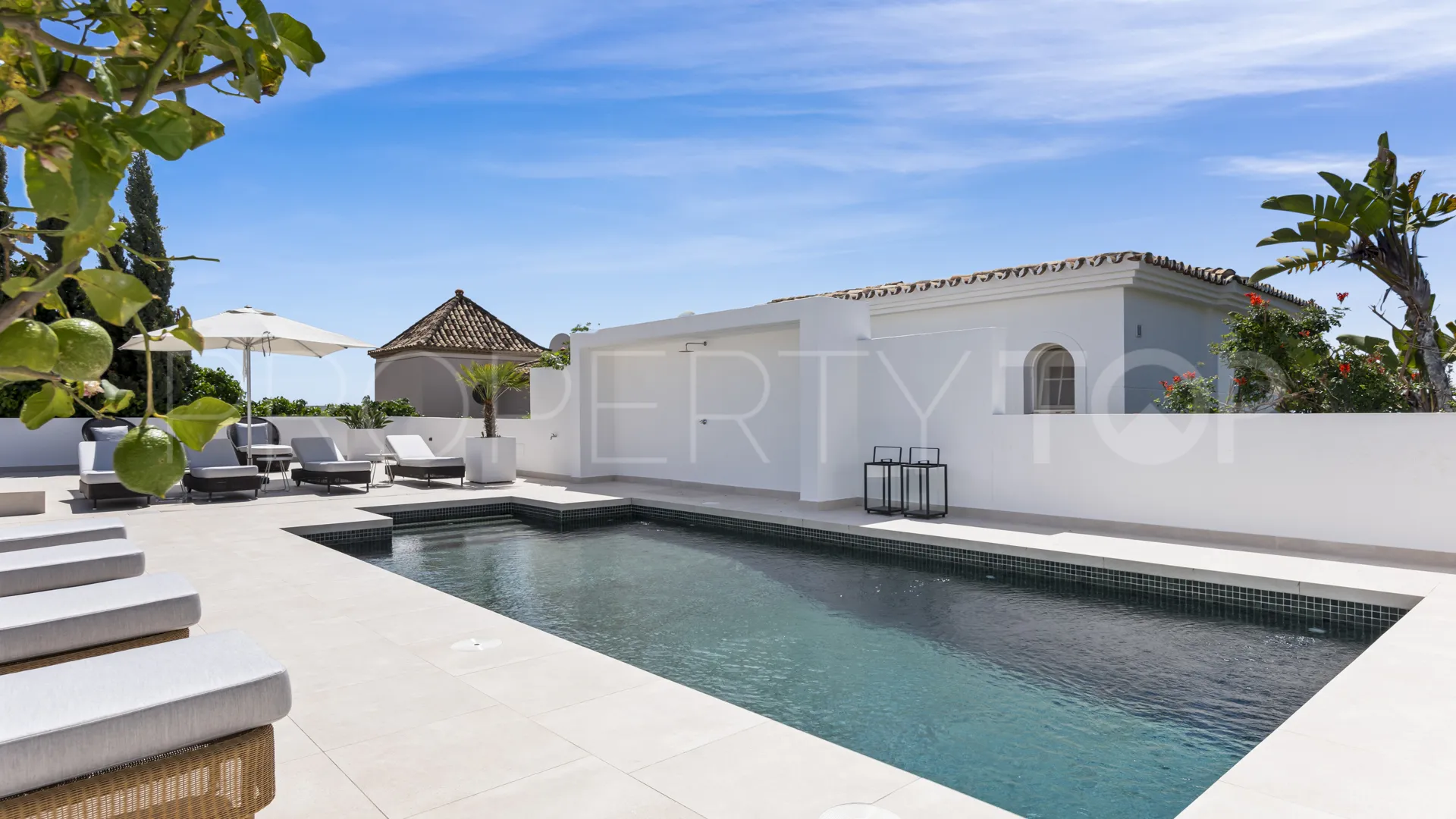For sale villa with 5 bedrooms in Las Chapas