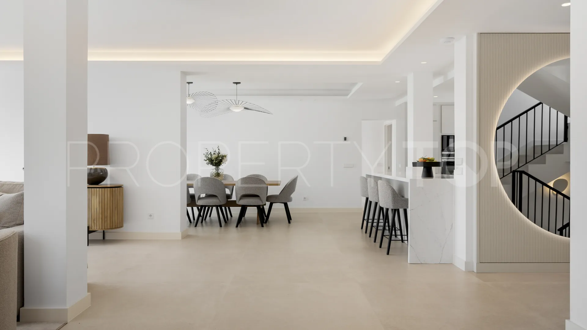 For sale villa with 5 bedrooms in Las Chapas