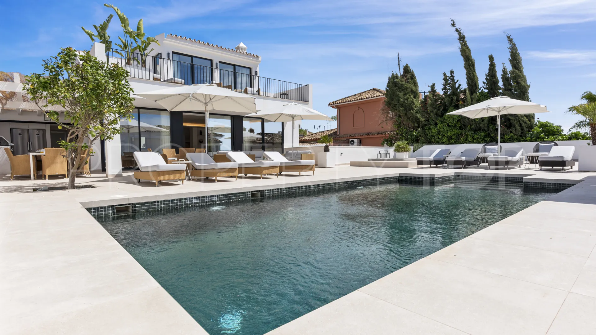 For sale villa with 5 bedrooms in Las Chapas
