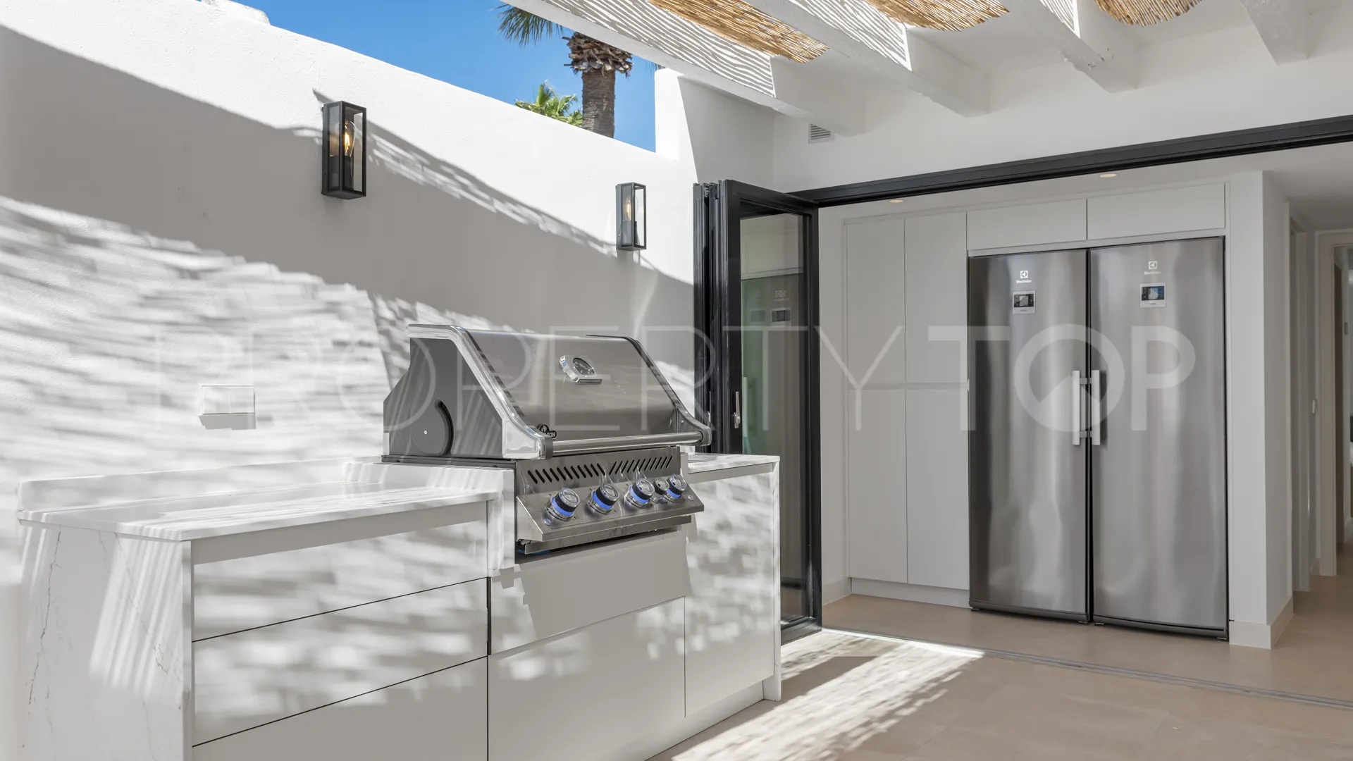 For sale villa with 5 bedrooms in Las Chapas
