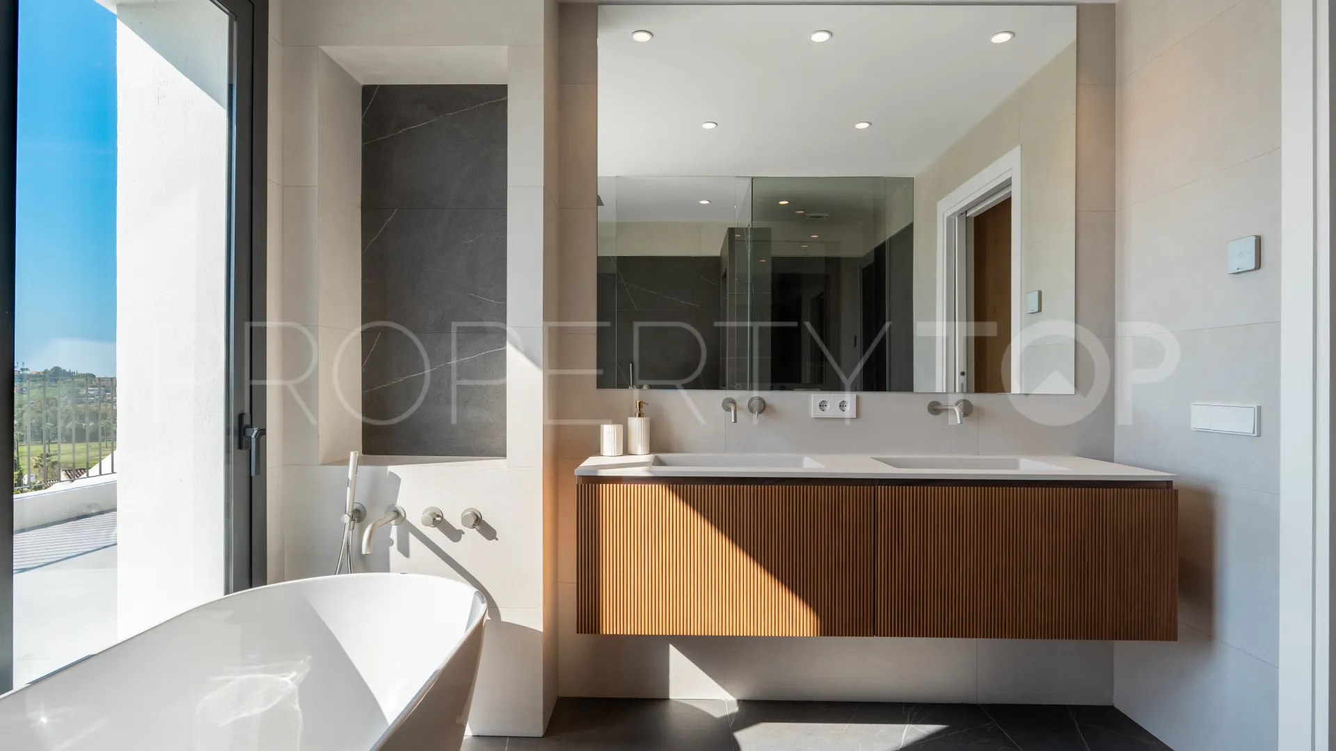Nueva Andalucia, villa en venta con 5 dormitorios