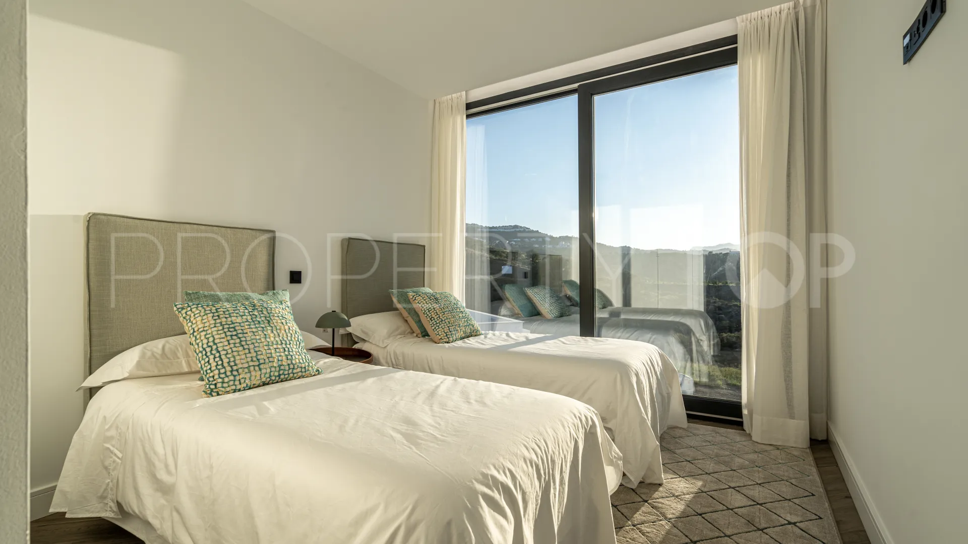 For sale 4 bedrooms villa in La Cala Golf Resort