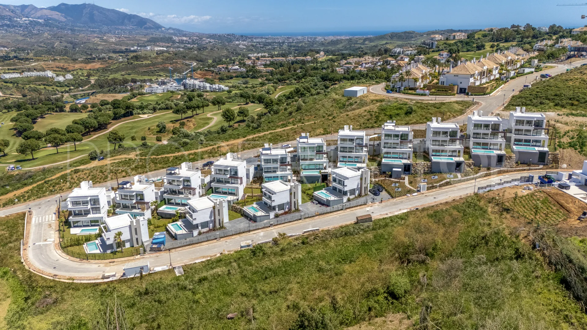 For sale 4 bedrooms villa in La Cala Golf Resort