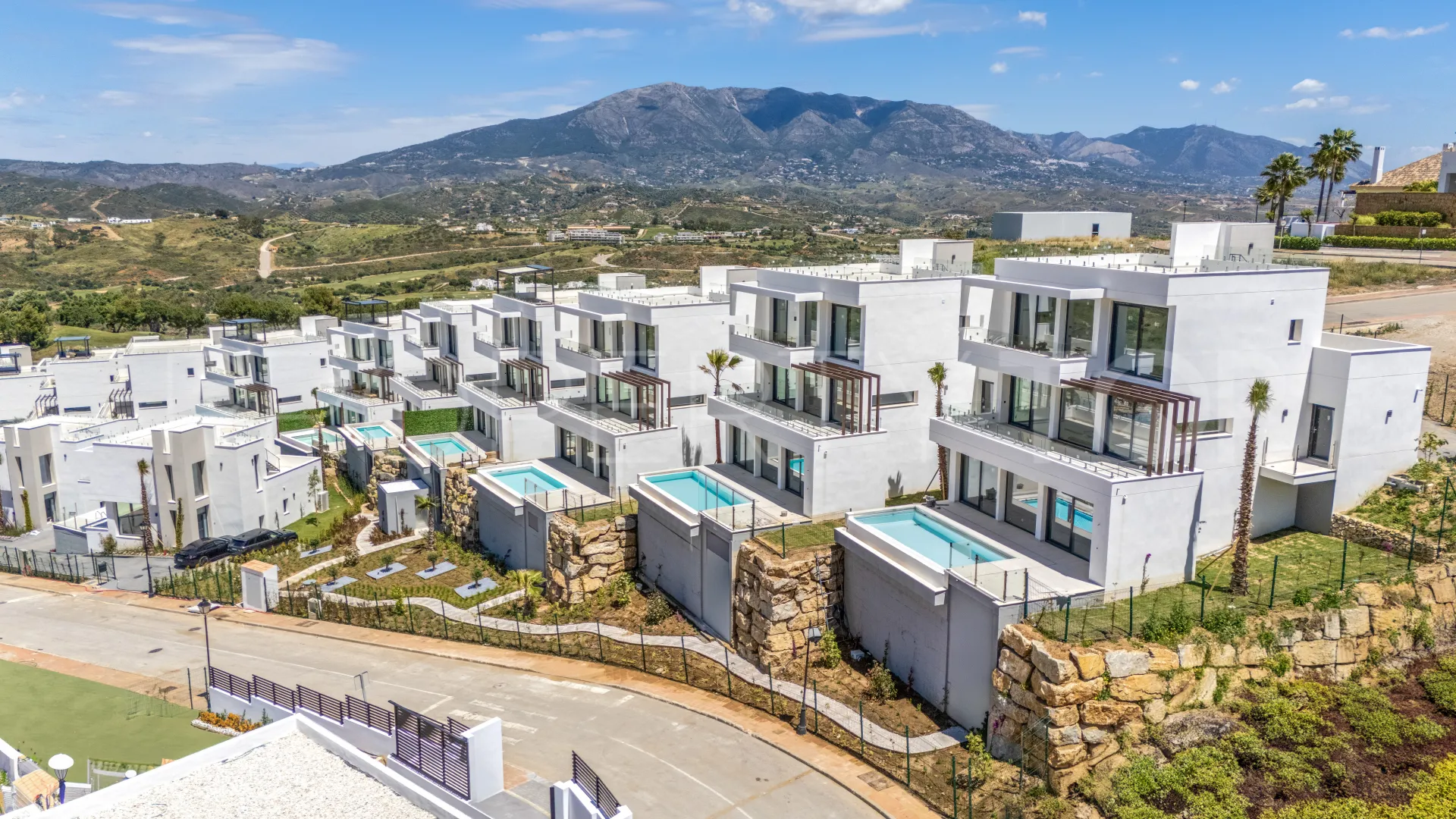 For sale 4 bedrooms villa in La Cala Golf Resort
