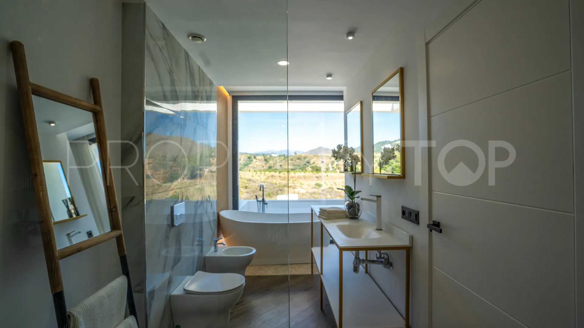 For sale 4 bedrooms villa in La Cala Golf Resort