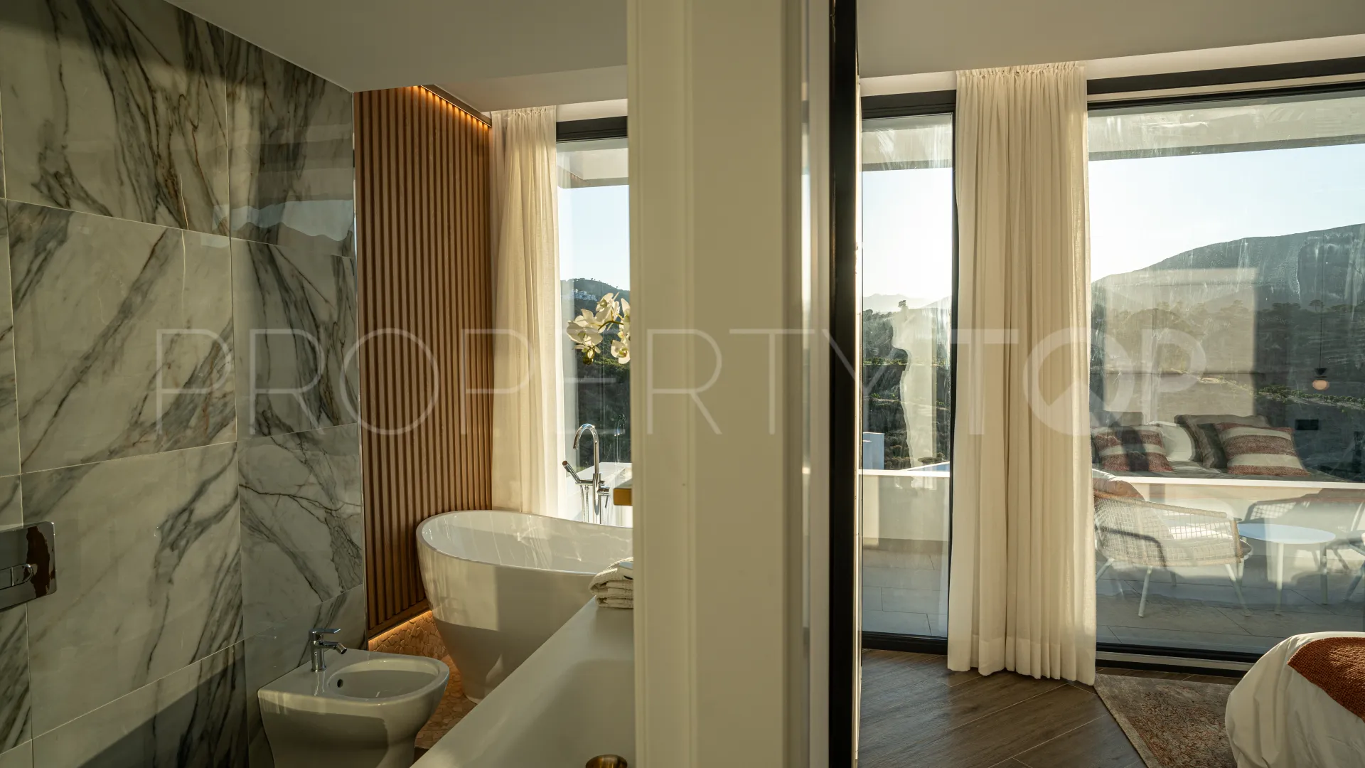 For sale 4 bedrooms villa in La Cala Golf Resort