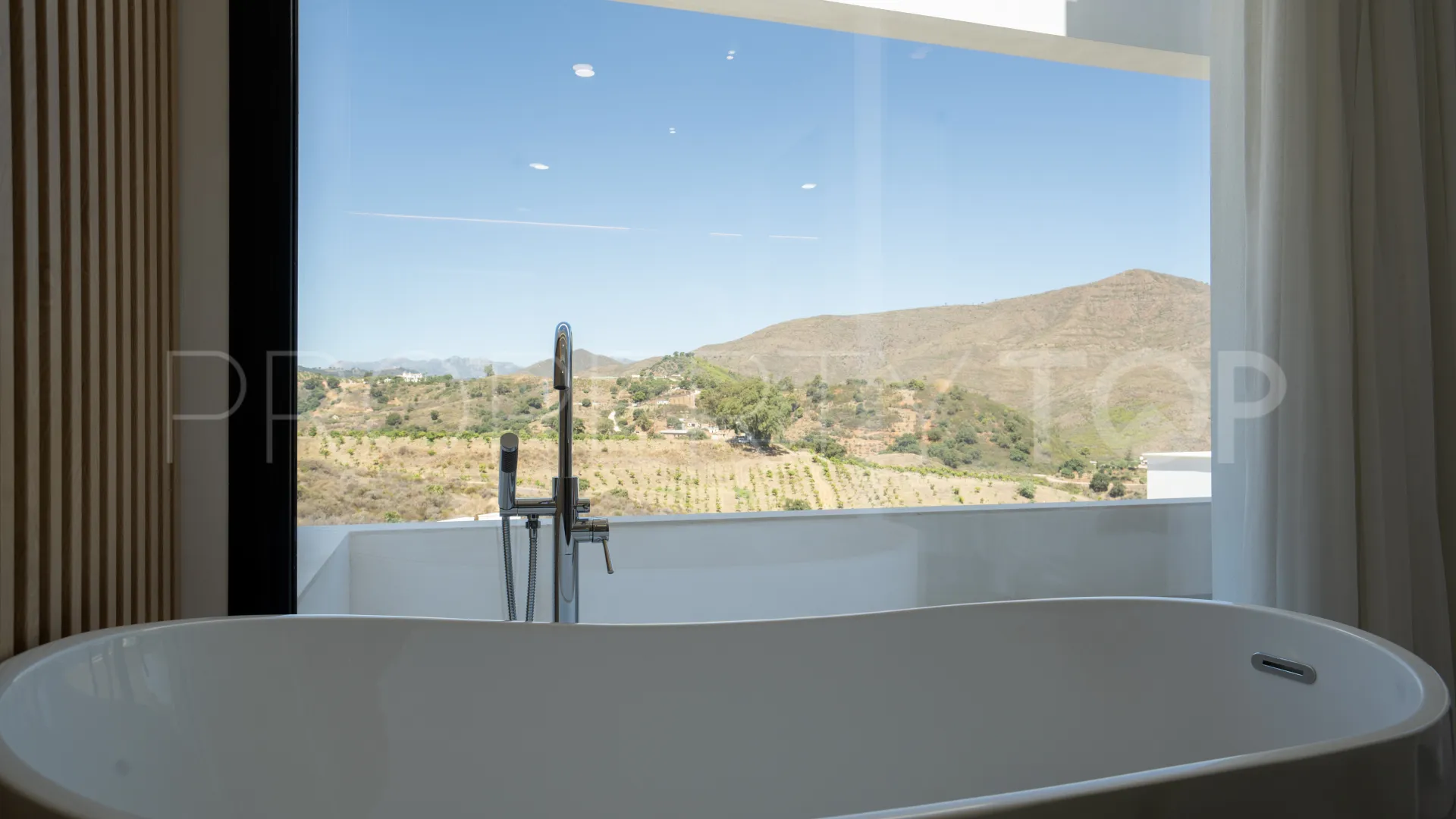 For sale 4 bedrooms villa in La Cala Golf Resort