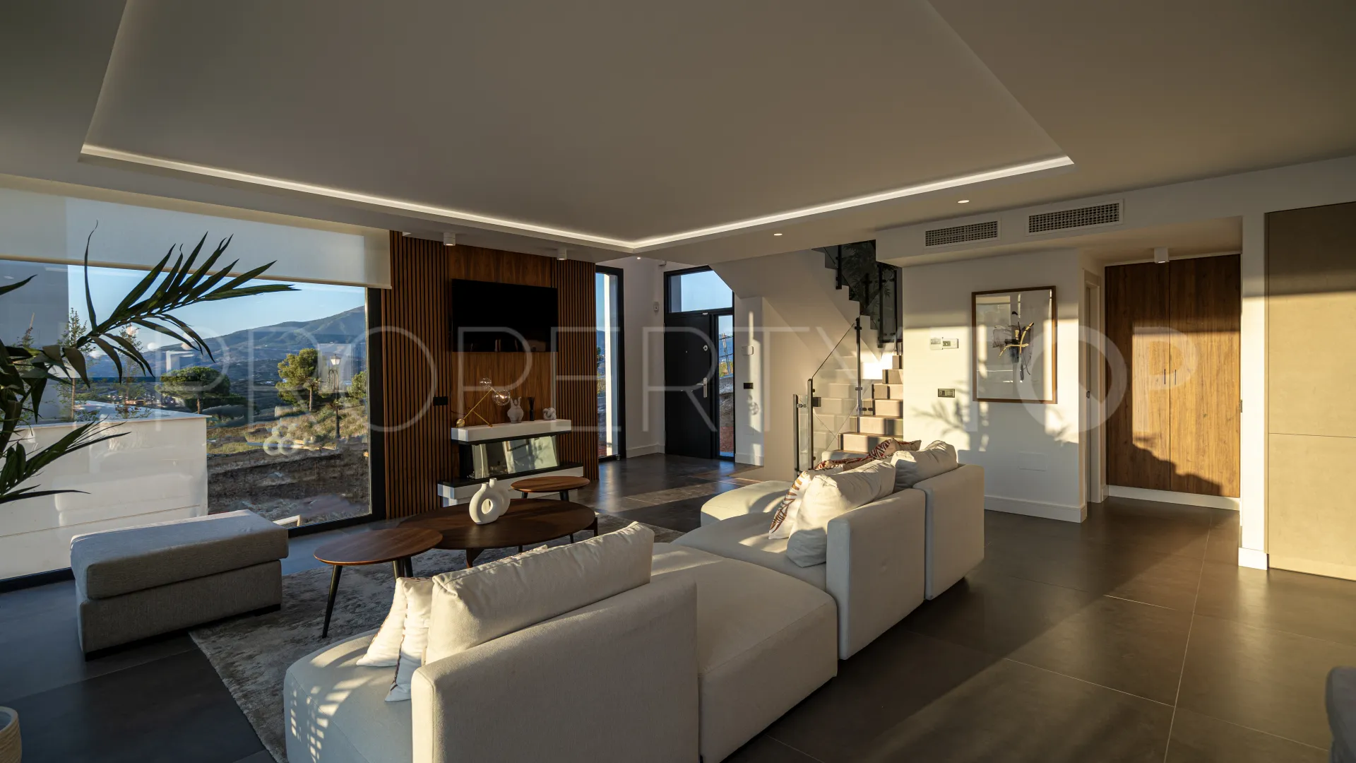 For sale 4 bedrooms villa in La Cala Golf Resort