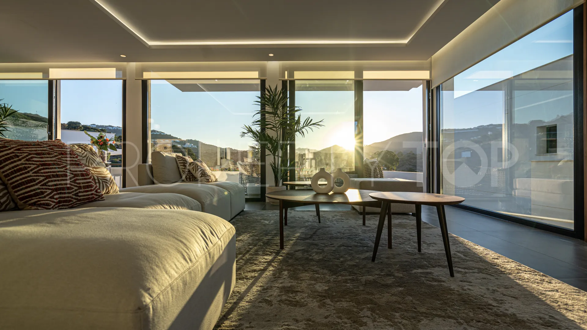 For sale 4 bedrooms villa in La Cala Golf Resort