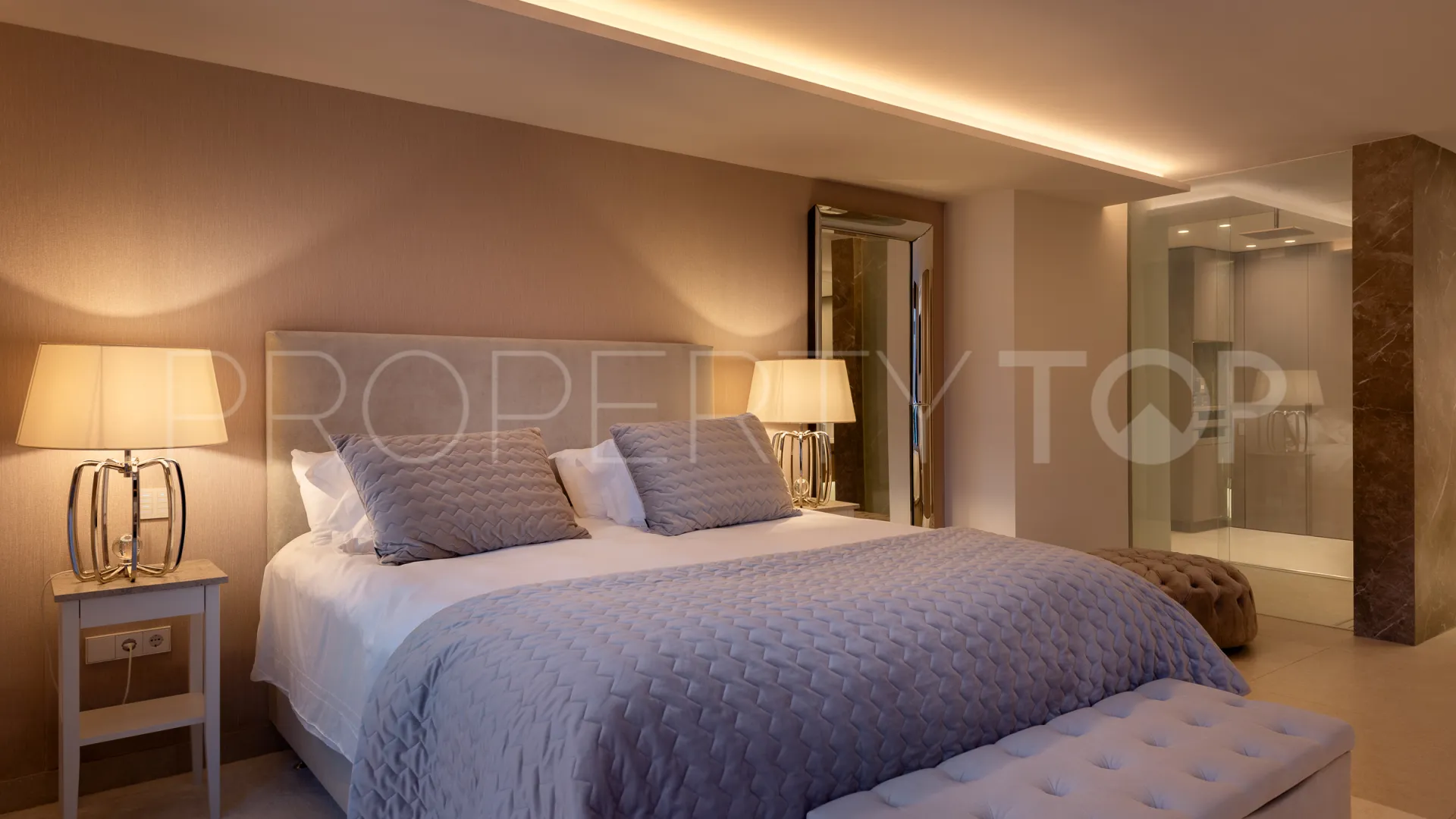 Buy villa in Nueva Andalucia with 5 bedrooms