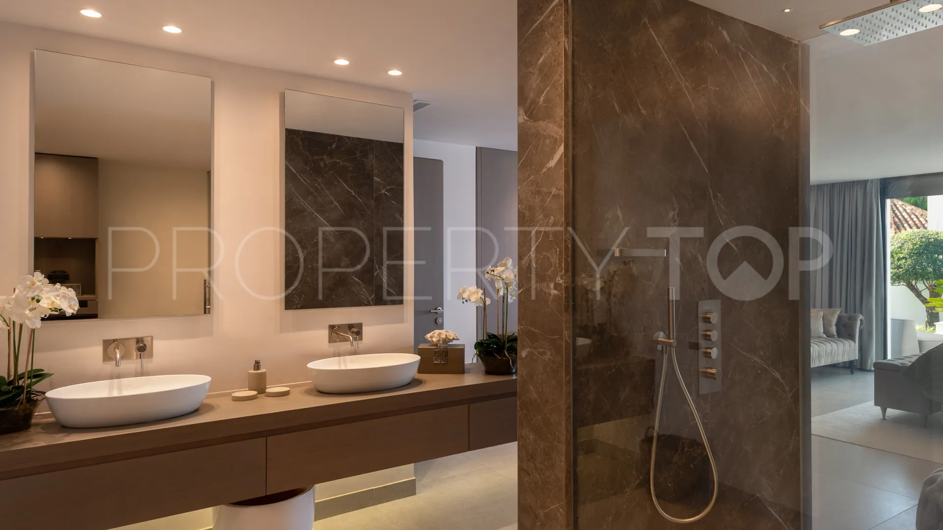 Buy villa in Nueva Andalucia with 5 bedrooms