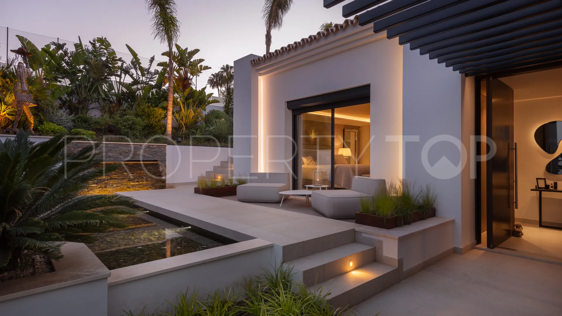 Buy villa in Nueva Andalucia with 5 bedrooms
