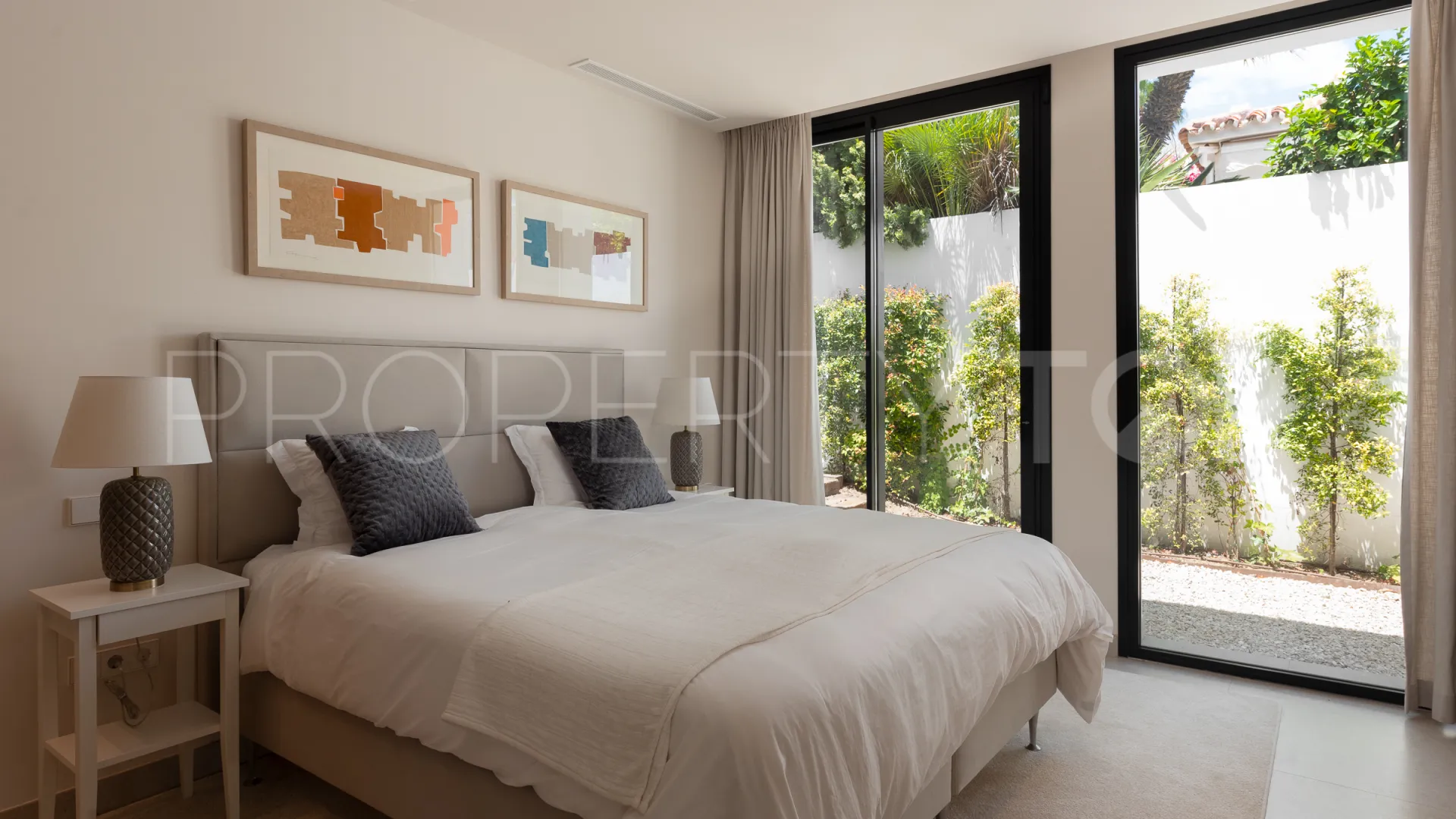 Buy villa in Nueva Andalucia with 5 bedrooms