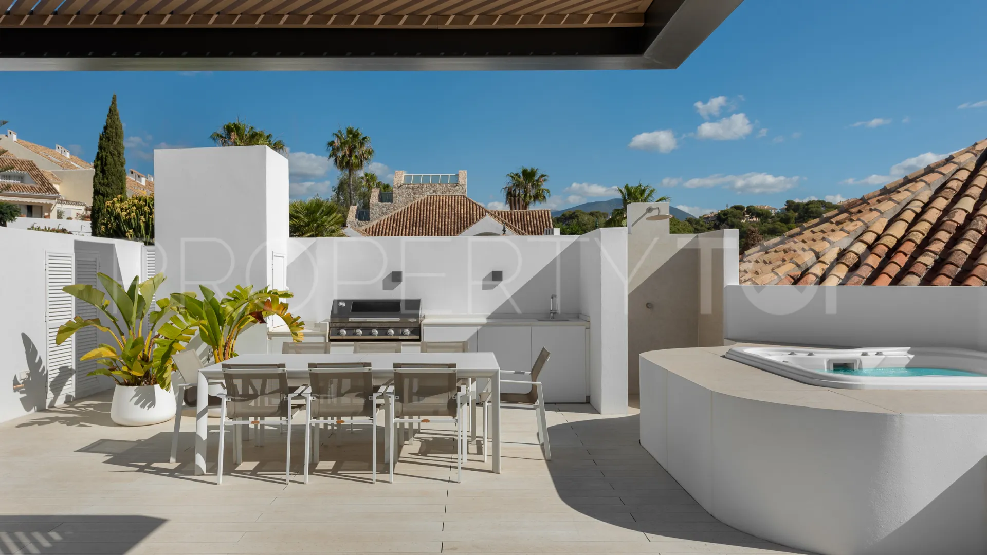 Buy villa in Nueva Andalucia with 5 bedrooms