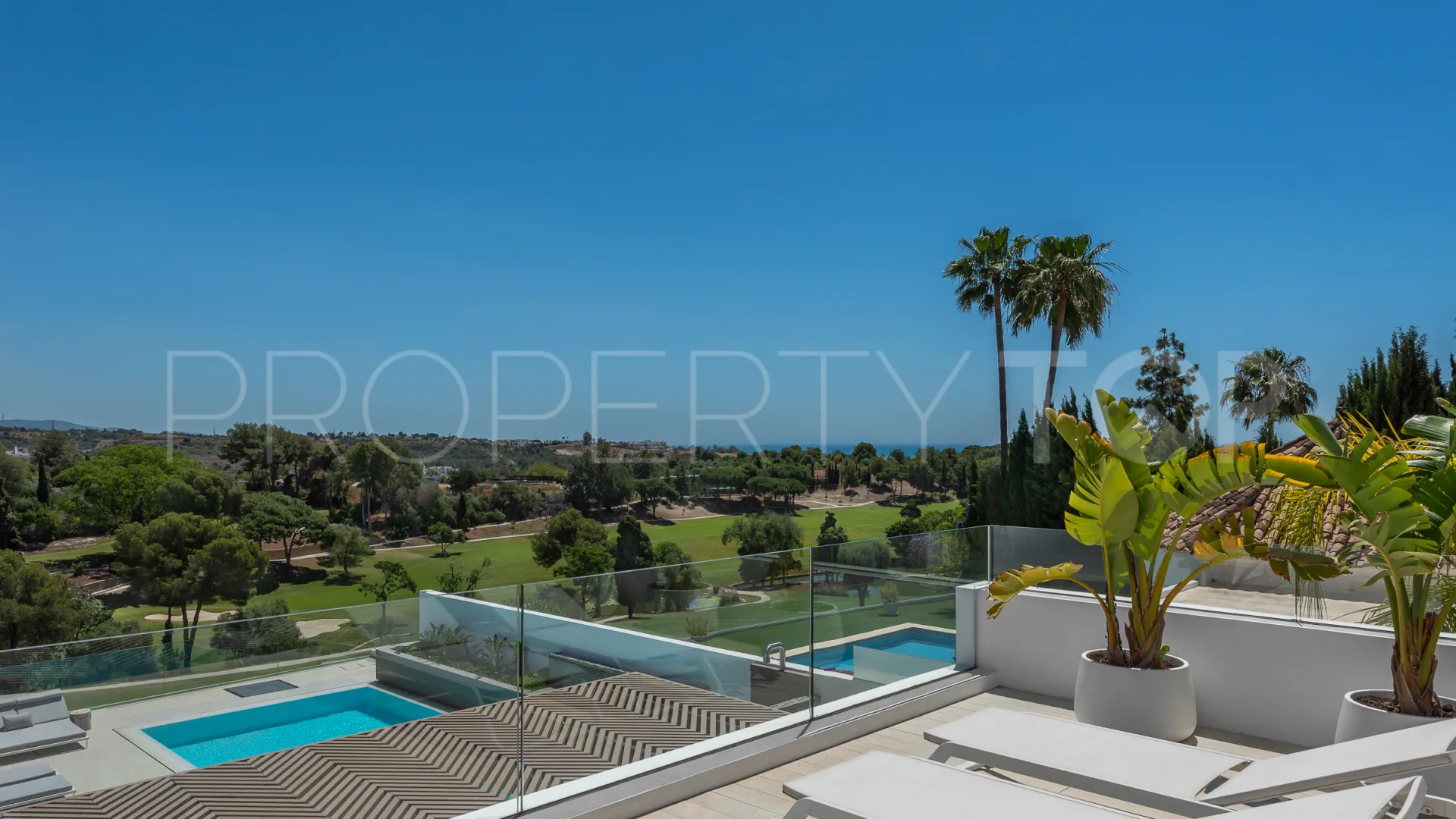 Buy villa in Nueva Andalucia with 5 bedrooms