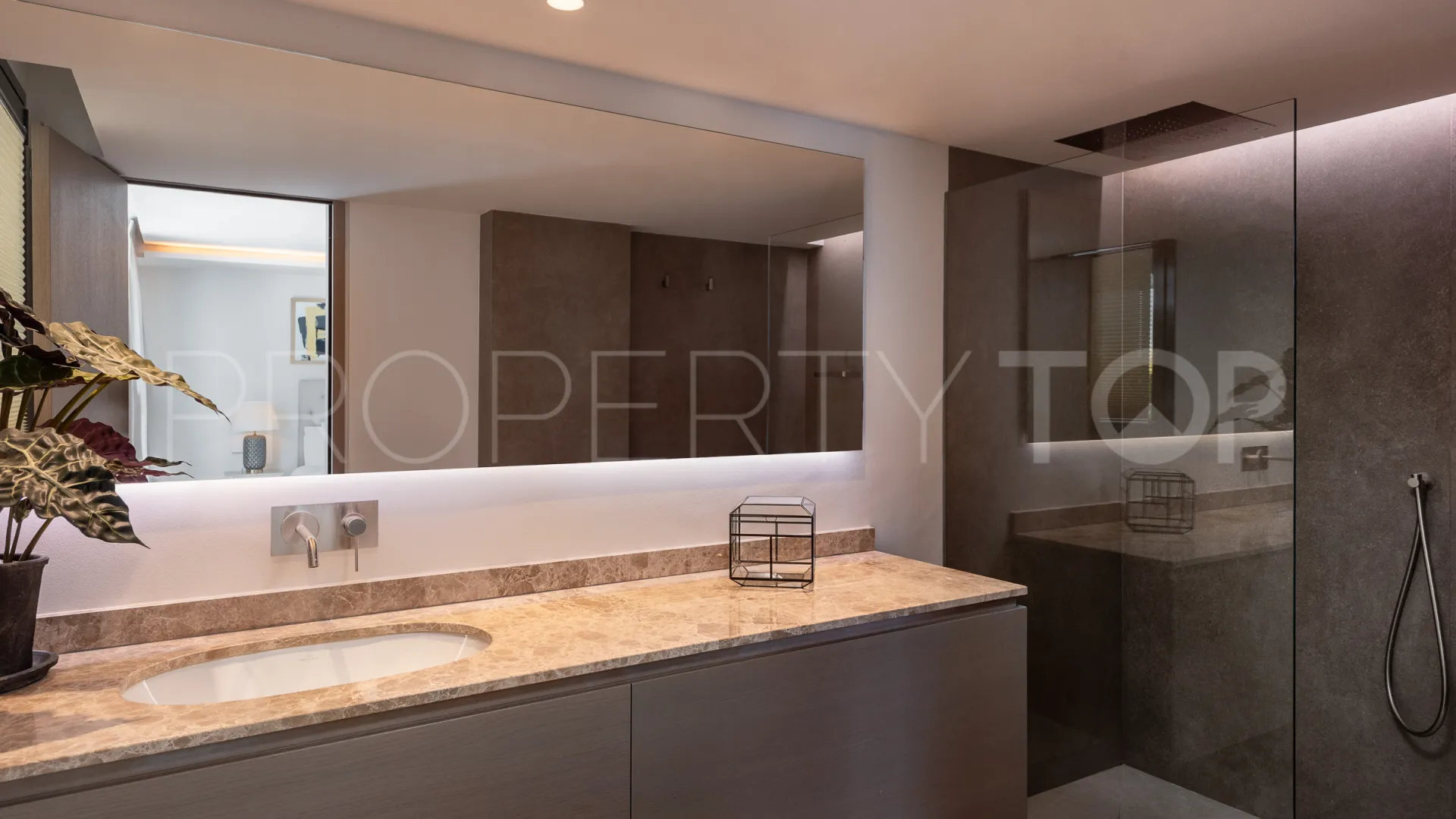 Buy villa in Nueva Andalucia with 5 bedrooms