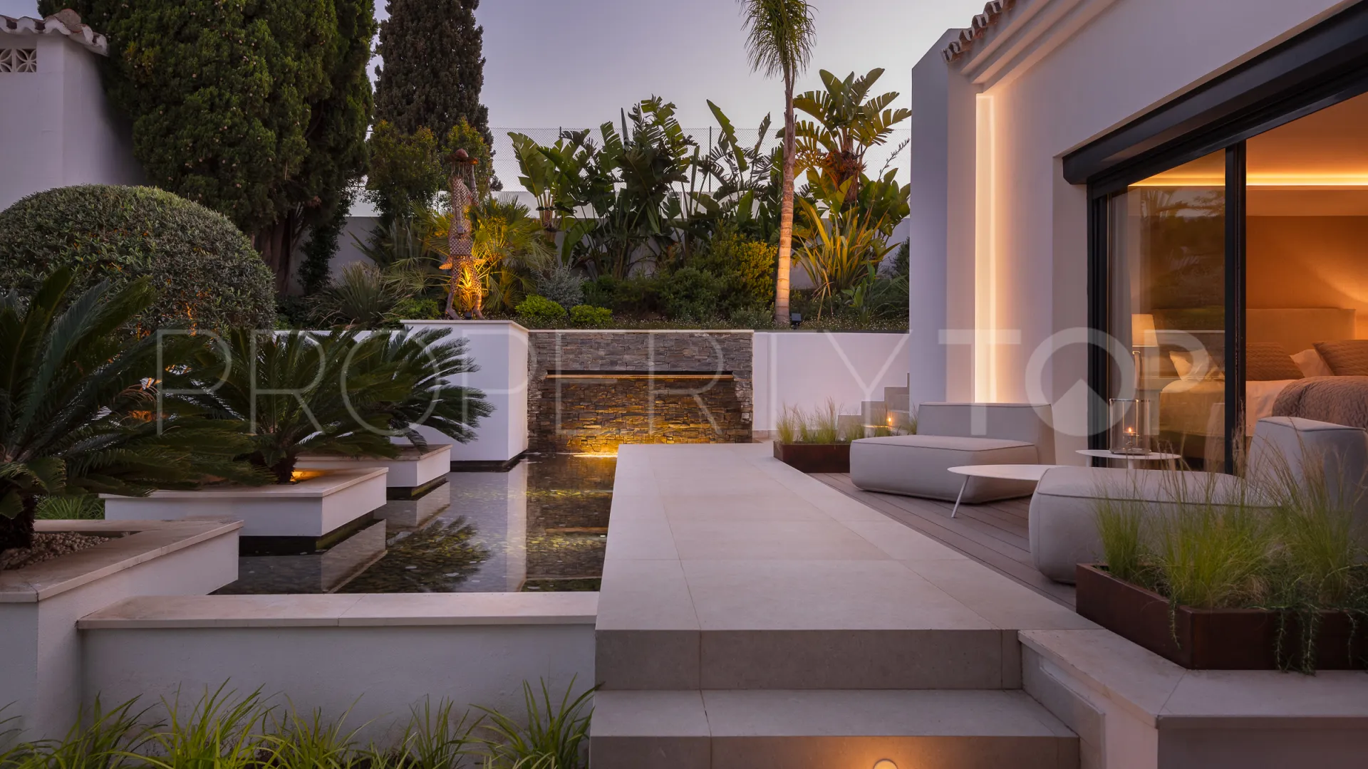 Buy villa in Nueva Andalucia with 5 bedrooms