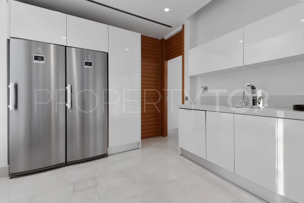 Nueva Andalucia villa for sale