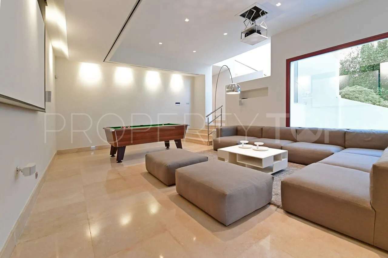 Nueva Andalucia villa for sale