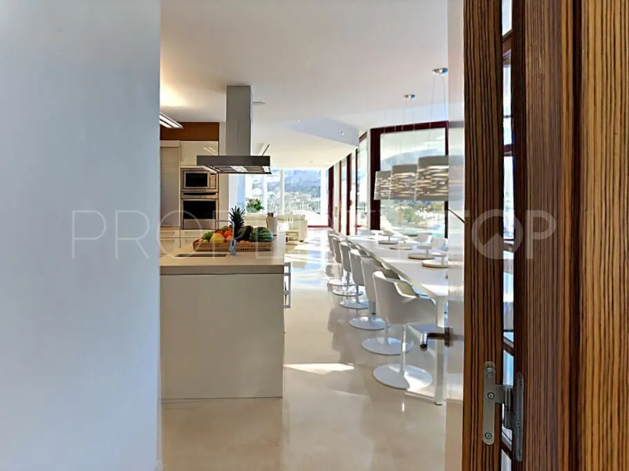 Nueva Andalucia villa for sale