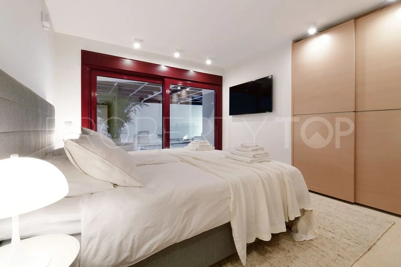 Nueva Andalucia villa for sale