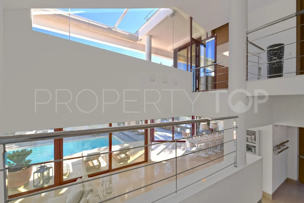 Nueva Andalucia villa for sale