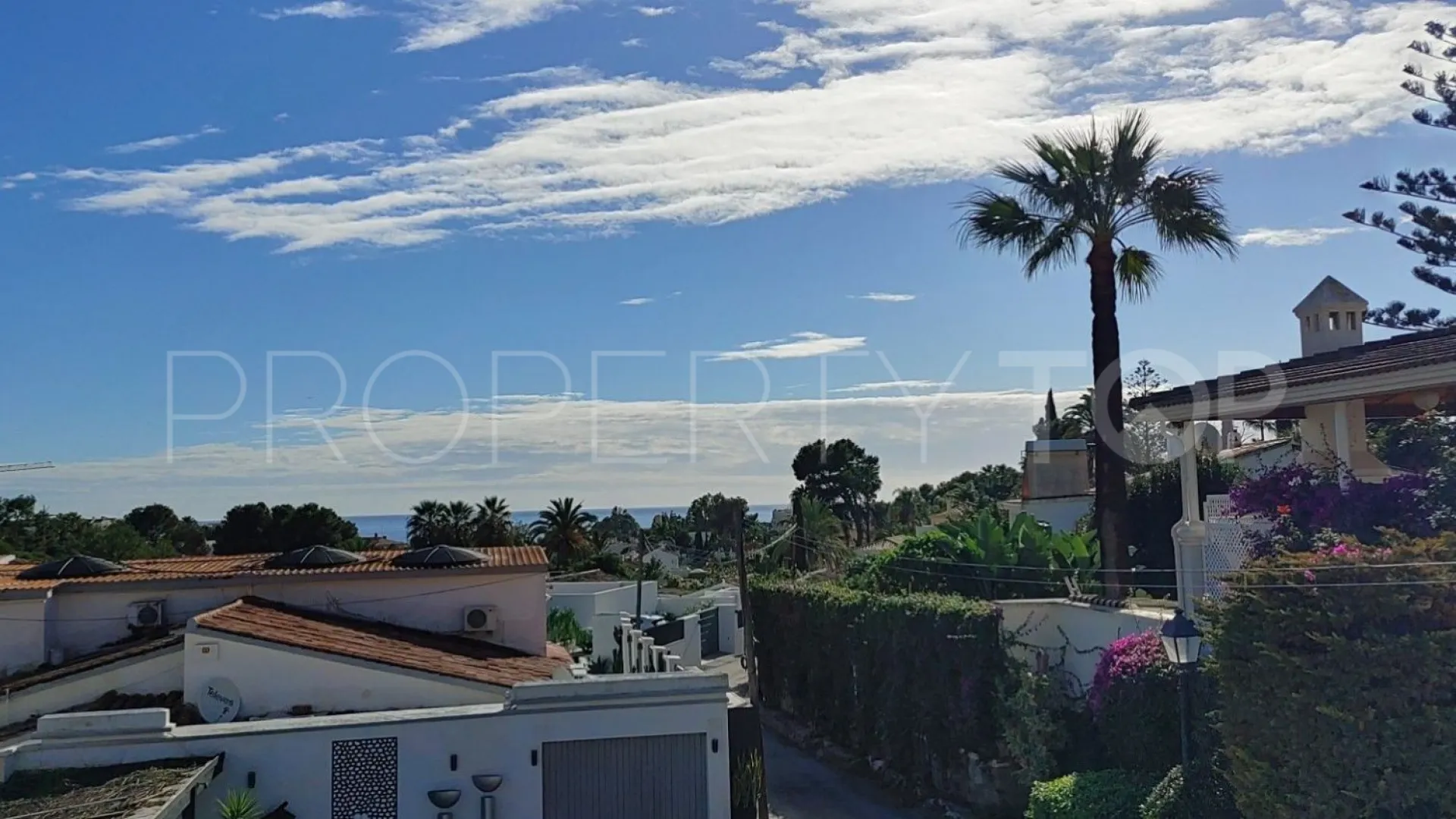 For sale villa in Nueva Andalucia