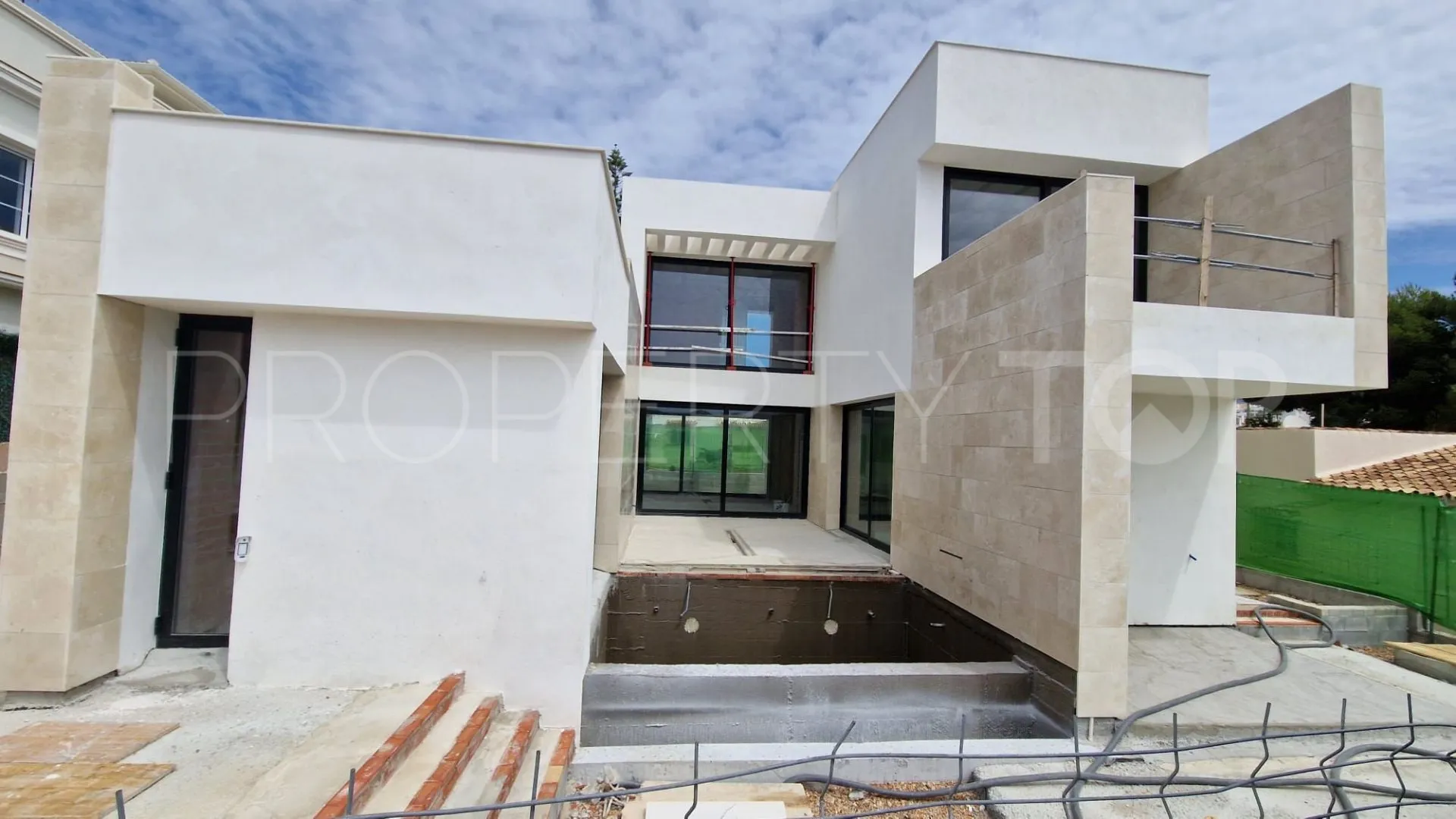 For sale villa in Nueva Andalucia