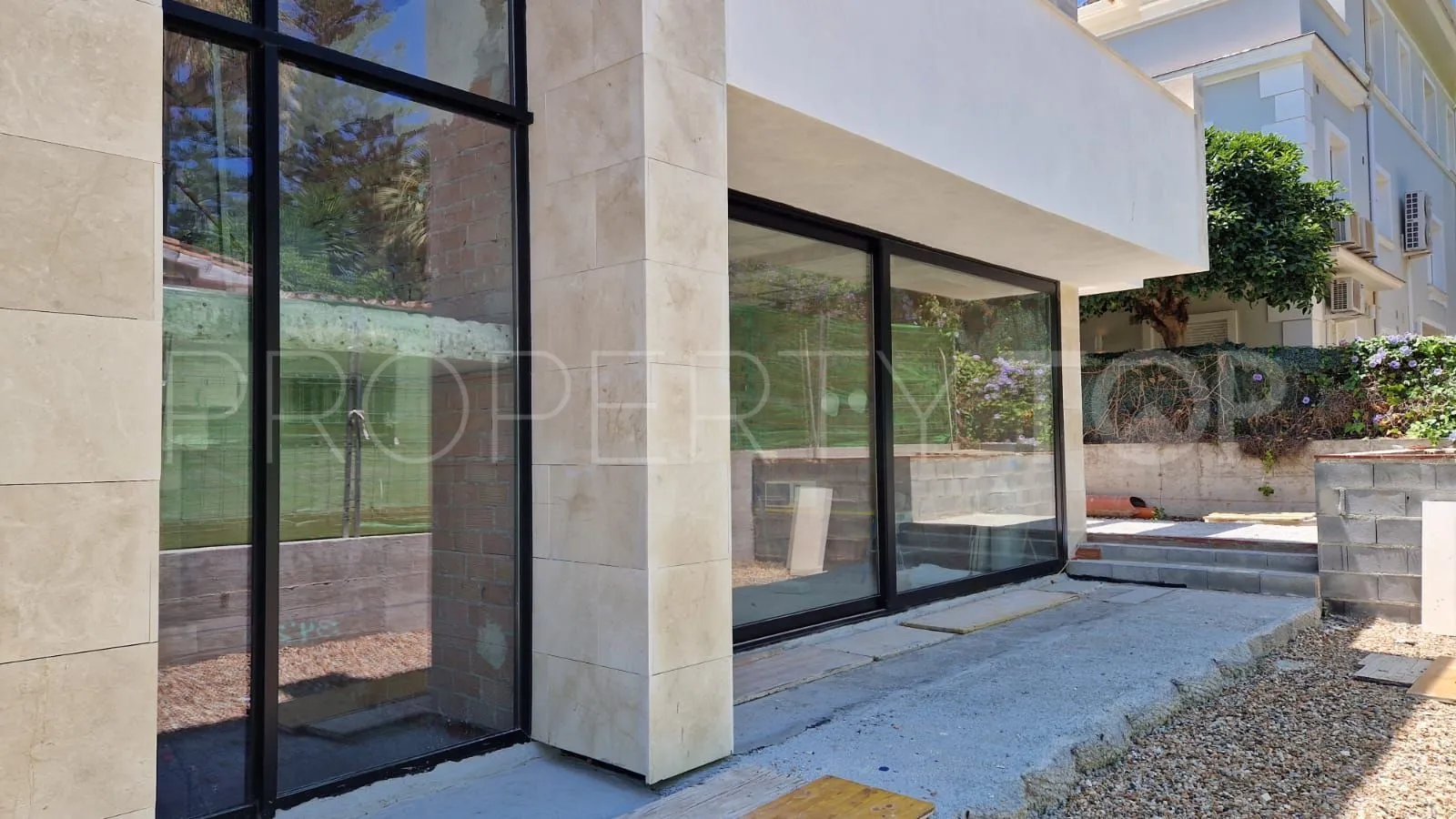 For sale villa in Nueva Andalucia