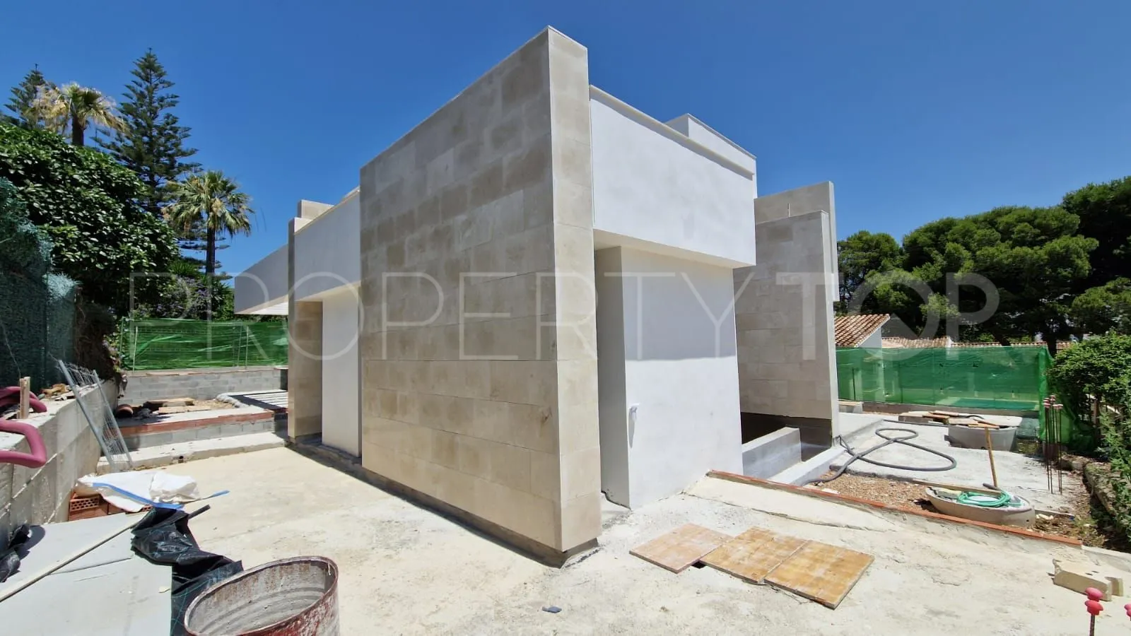For sale villa in Nueva Andalucia