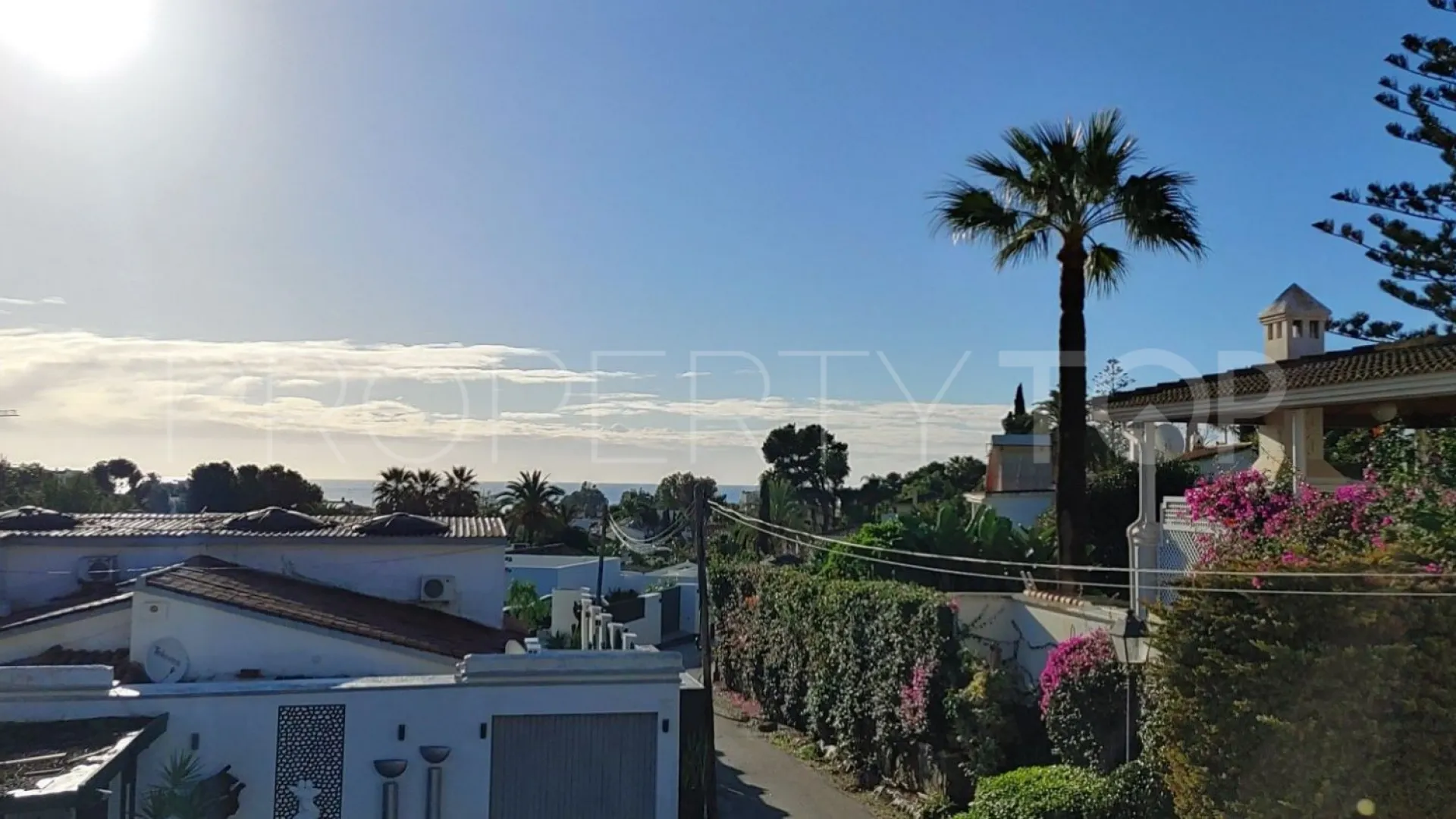For sale villa in Nueva Andalucia
